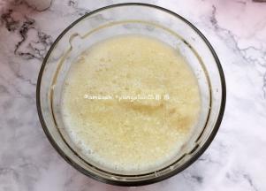 打好的蒜碎加清水搅拌洗一下