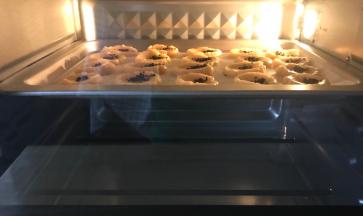 放入烤箱180度18-20分钟。