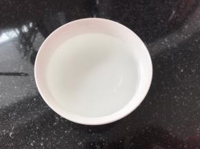 准备一碗水