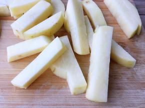 再切成小手指粗的长条