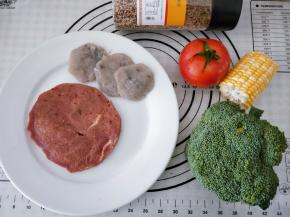 大约吃多少
份量估算公式:
【你的手掌】决定蛋白质的份量
【你的拳头】决定蔬菜的份量
【你手掌杯形状的区域】决定碳水化合物的份量
【你的大拇指】决定脂肪的份量