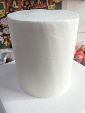 涂上一层淡奶油，刮平