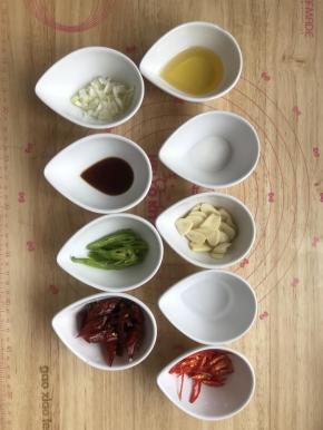 1.准备好需要的材料。