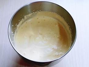 打至蛋液蓬松，且写8字不马上消散。