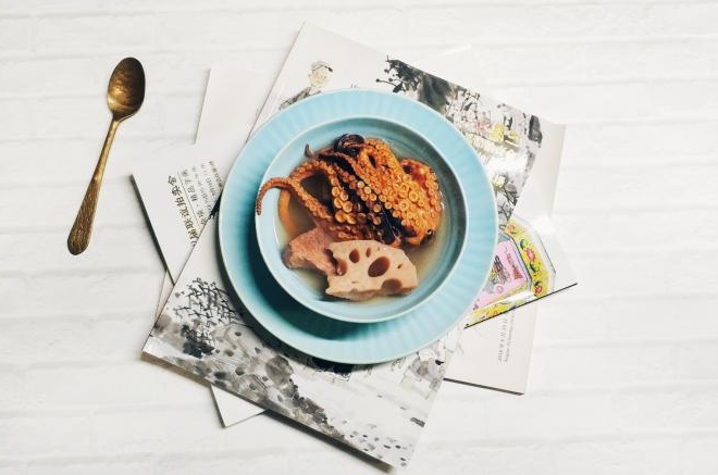 莲藕章鱼瘦肉汤