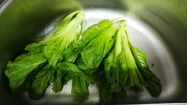 芥菜三棵洗干净