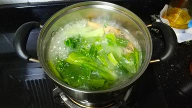 转中火继续煮8分钟即可