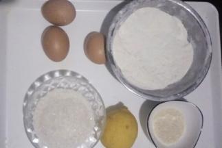 准备食材，鸡蛋是常温鸡蛋