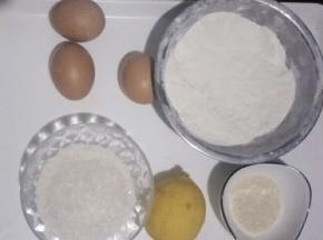 准备食材，鸡蛋是常温鸡蛋