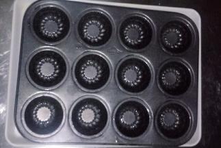 模具刷一层植物油，也可以使用不沾模具