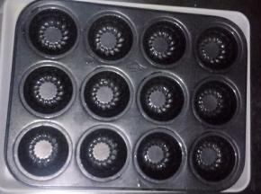 模具刷一层植物油，也可以使用不沾模具