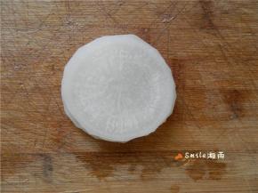 将五块萝卜片重叠放一起。