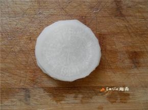 将五块萝卜片重叠放一起。