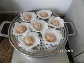 锅中放水，大火烧开，上锅蒸10分钟。