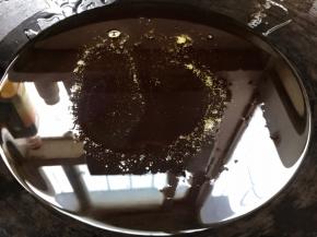 锅烧热油至八成热