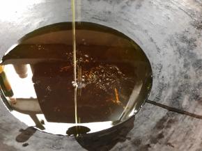 锅烧油至六成热