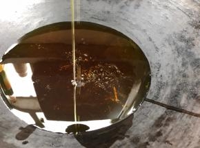 锅烧油至六成热