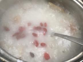 加入枸杞，续煮10分钟