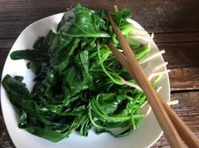 烫至断生即可，捞出装盘