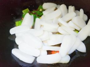 到入年糕翻炒