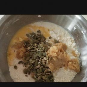 加入B材料后揉成团。
