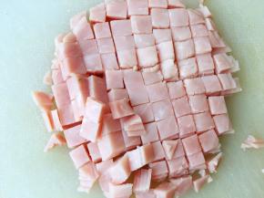 火腿切成小丁