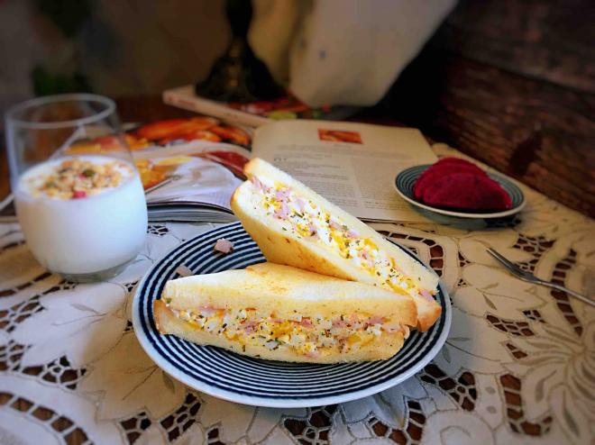 鸡蛋火腿三明治