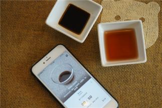 然后就等着入料，我这里是配了一点生抽提鲜，再备了一点料酒调味。