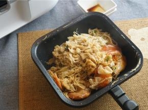 然后静静等着菜熟出锅就好，喜鲜的朋友可以再加入鸡精调个味。我这里是没有葱了，要是有葱再配入一点就更好了。