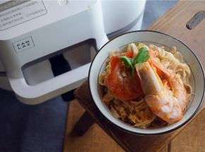 很简单又很有乐趣的烹饪过程，我们在17分钟就享用到了笋焖虾干。