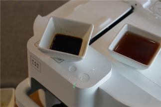 然后经过八分钟的配炒，再将酱料加入，再接着配炒至入味。