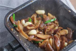 这样子一份鲜美无比的烧茄子就完成了。