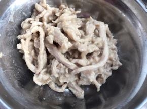 捞出沥油备用