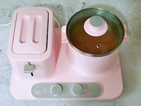 盖上早餐机盖子，调到最大档，烧开。