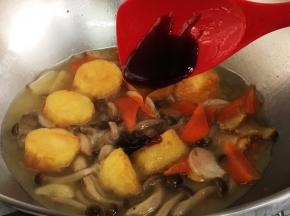 加入蚝油滑散均匀