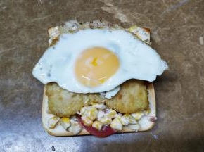 放上粟米粒、鸡蛋