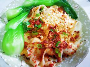 捞入青菜放上。