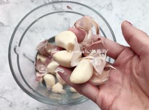 把蒜头挑出来