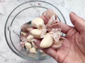 把蒜头挑出来
