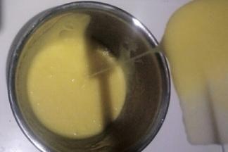 搅拌均匀至顺滑流动状态