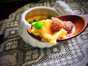 撒上香葱碎，一盅细腻滑嫩，营养翻倍的海参蒸蛋羹就好了，趁热享用吧