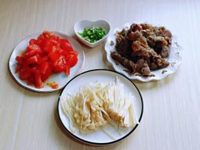 小葱去皮去根切葱花，准备工作完成。

