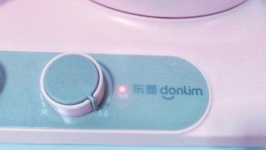 蒸锅盖上盖子开火，开到最大火力。