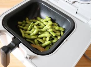 根据提示放入毛豆，再点击开始按钮；