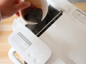 再根据提示放入调好的调味汁；