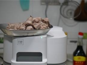 食材全都提前备洗好，这样子一步一步跟着提示下料，很是简单。