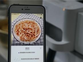 炒至食材均匀挂味之后就可以。