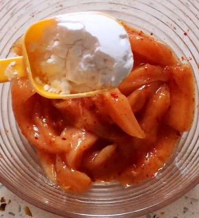 放入蛋白和淀粉