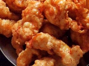当鸡柳都漂浮在油面上时，捞出