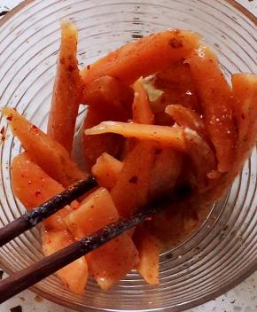 用筷子搅拌均匀